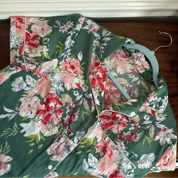 Short Sleeve Top and Shortie Pajama Set - Picture 4 of 5